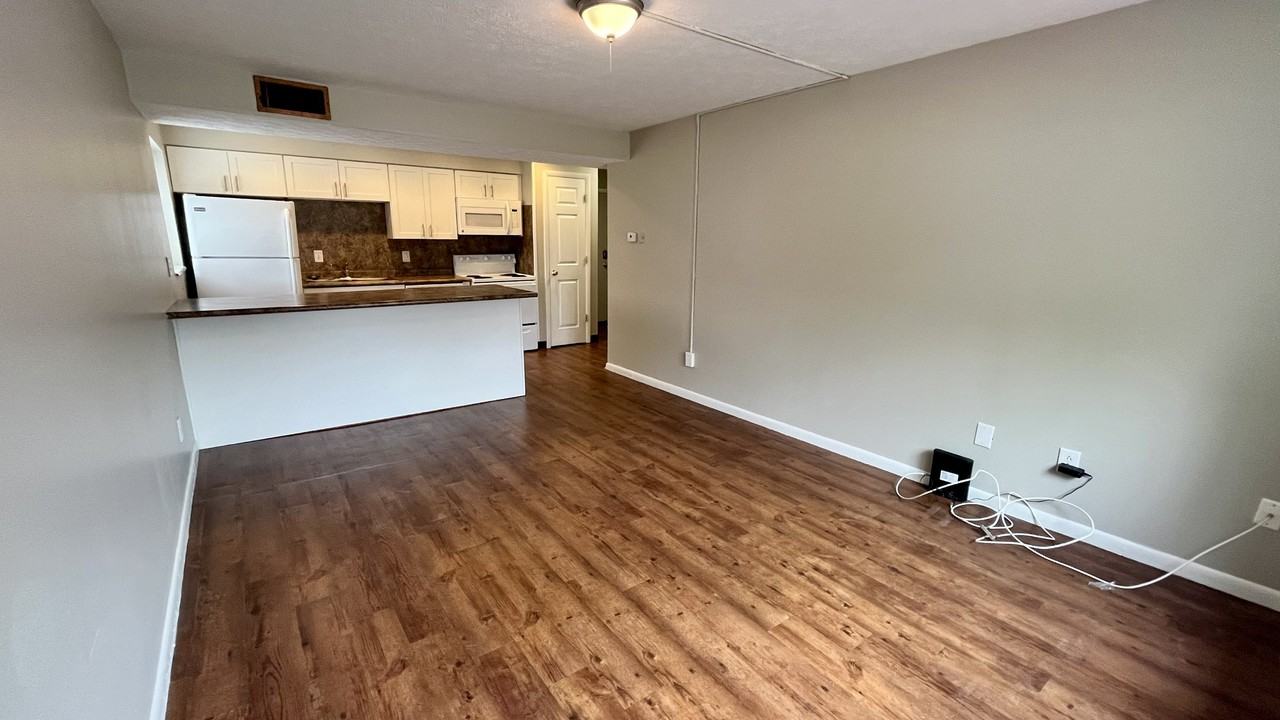 Summit St #1662C2 - Photo 3 of 10