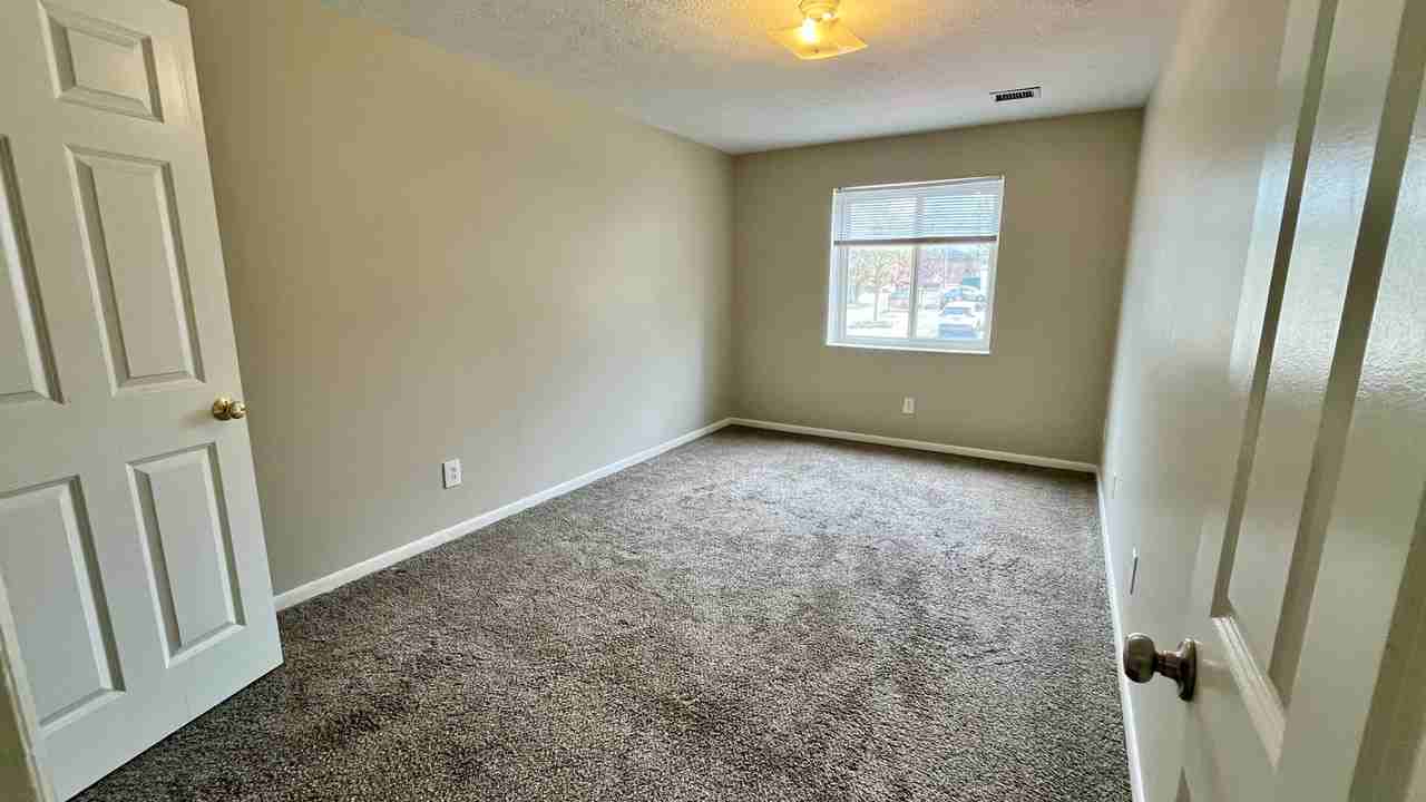 Summit St #1662C2 - Photo 6 of 10