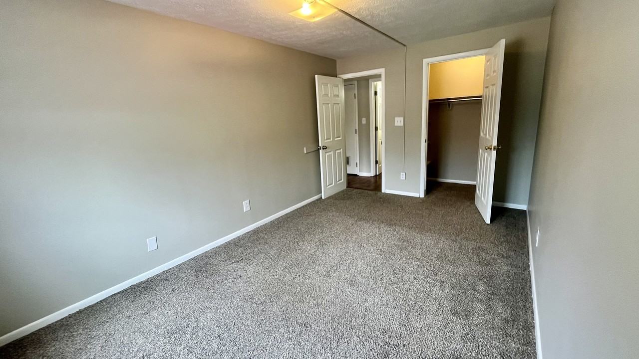 Summit St #1662C2 - Photo 7 of 10