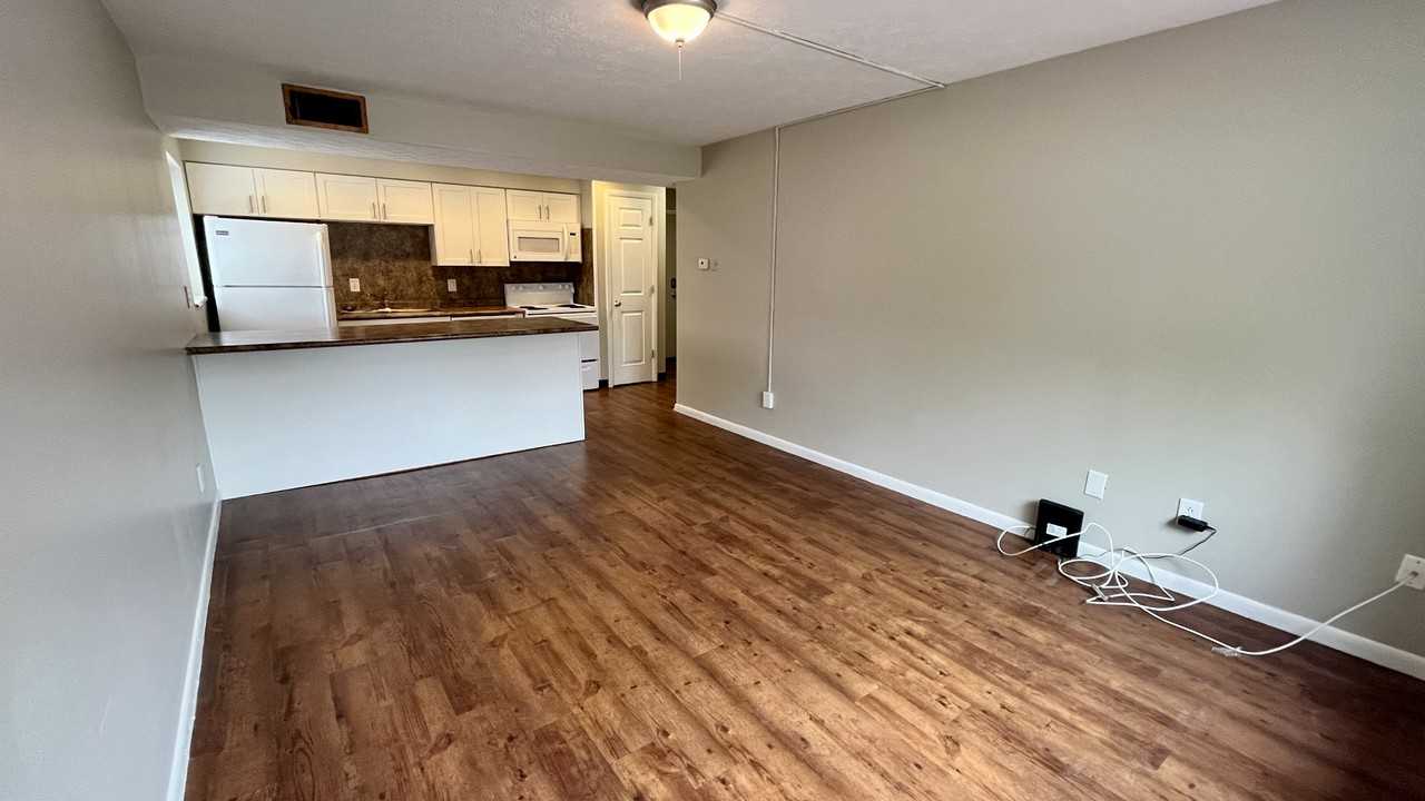 Summit St #1662C3 - Photo 3 of 10