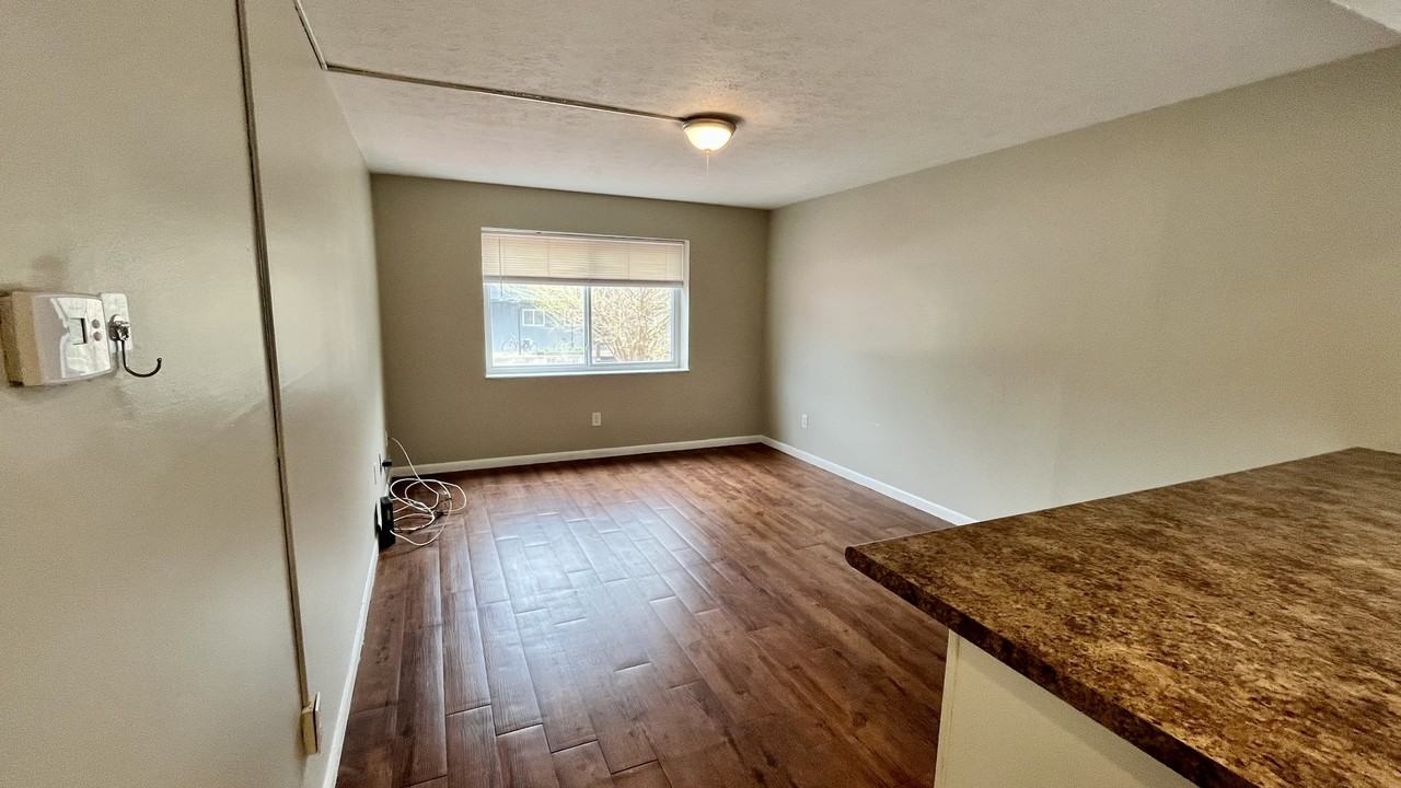 Summit St #1662C4 - Photo 2 of 10