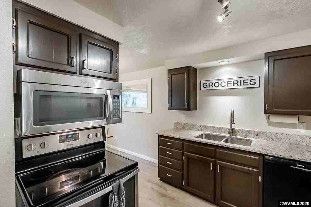 3944 Nw Walnut Pl - Photo 3 of 9