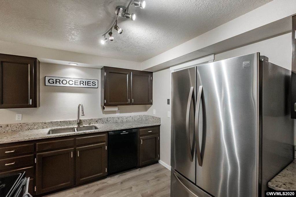 3944 Nw Walnut Pl - Photo 4 of 9