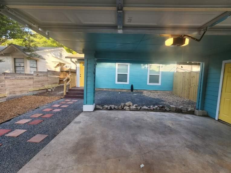 7812 Broadwick - Photo 4 of 16