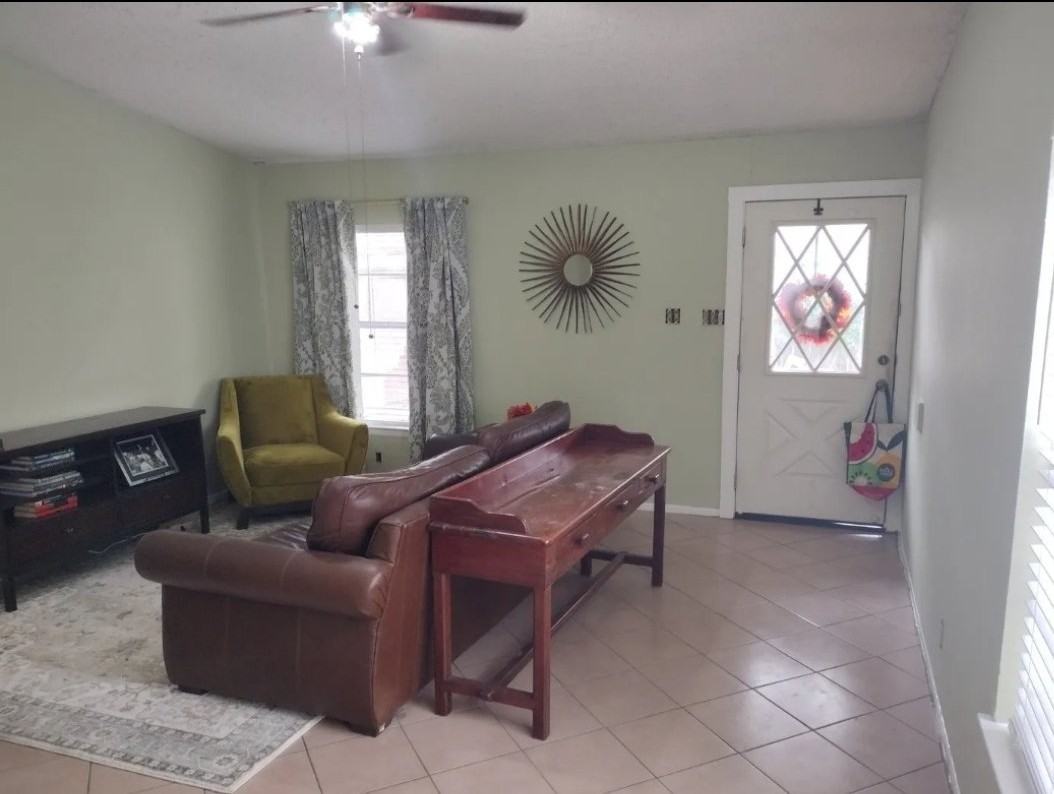 7812 Broadwick - Photo 6 of 16