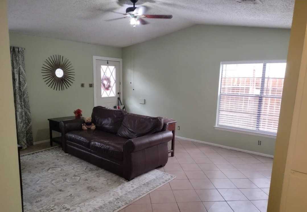 7812 Broadwick - Photo 7 of 16