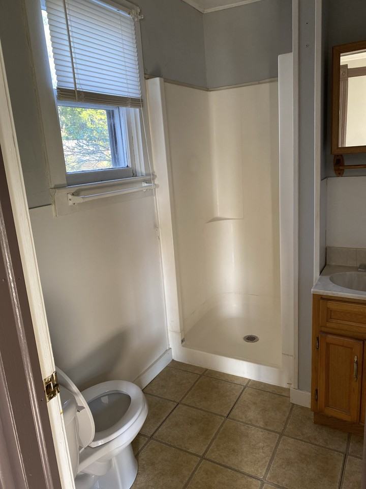 362 N Line St - Photo 2 of 11