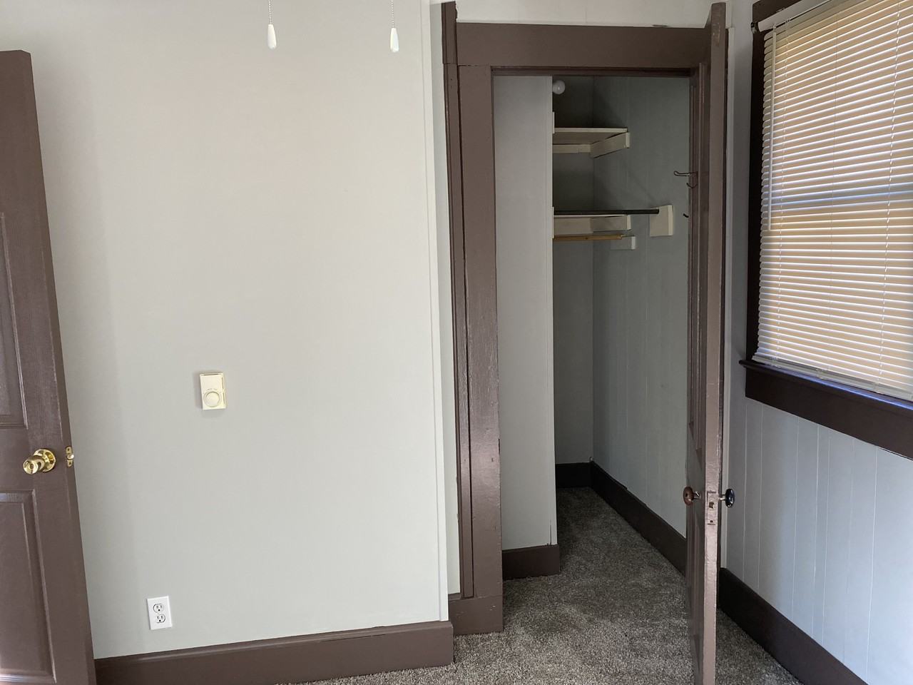 362 N Line St - Photo 3 of 11