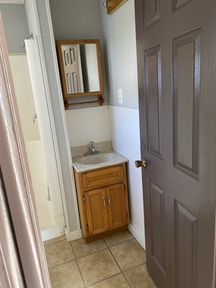 362 N Line St - Photo 6 of 11