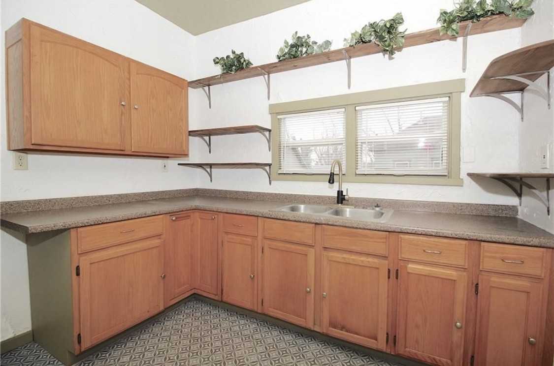 301 S 3rd St - Photo 2 of 20