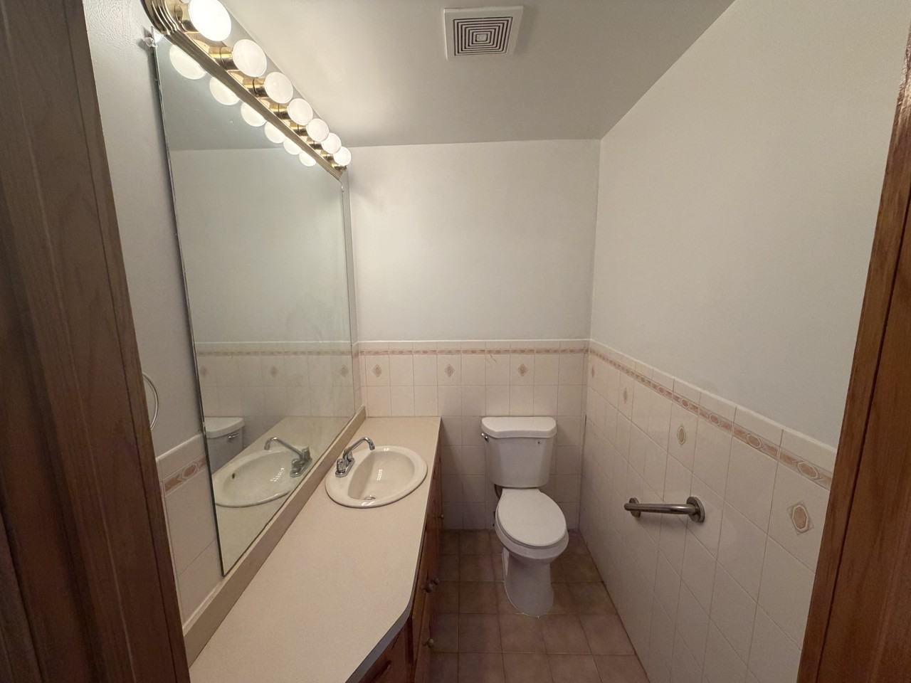 121 Kellogg St #2 - Photo 4 of 14