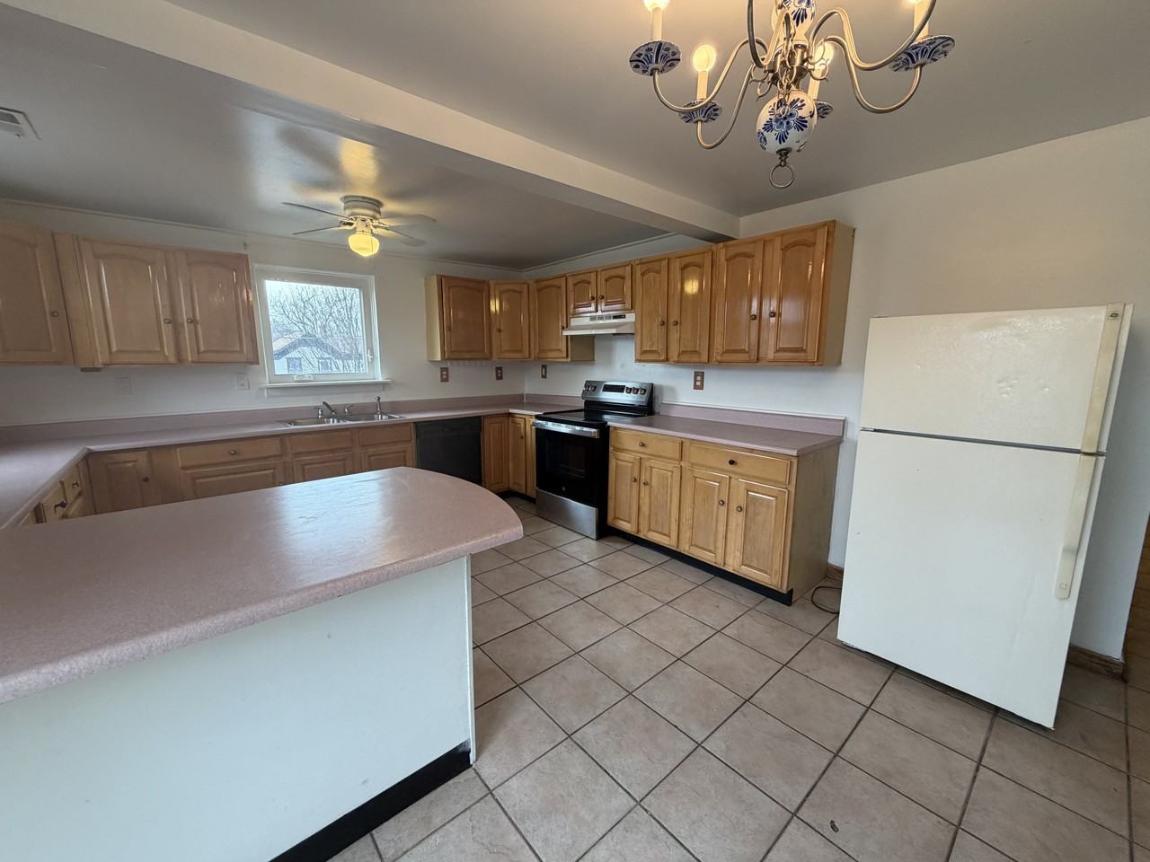 121 Kellogg St #2 - Photo 7 of 14