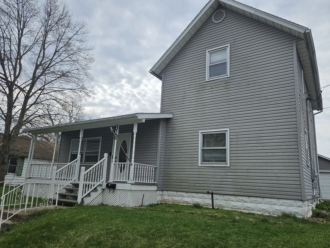 628 Dowling St - Photo 3 of 4