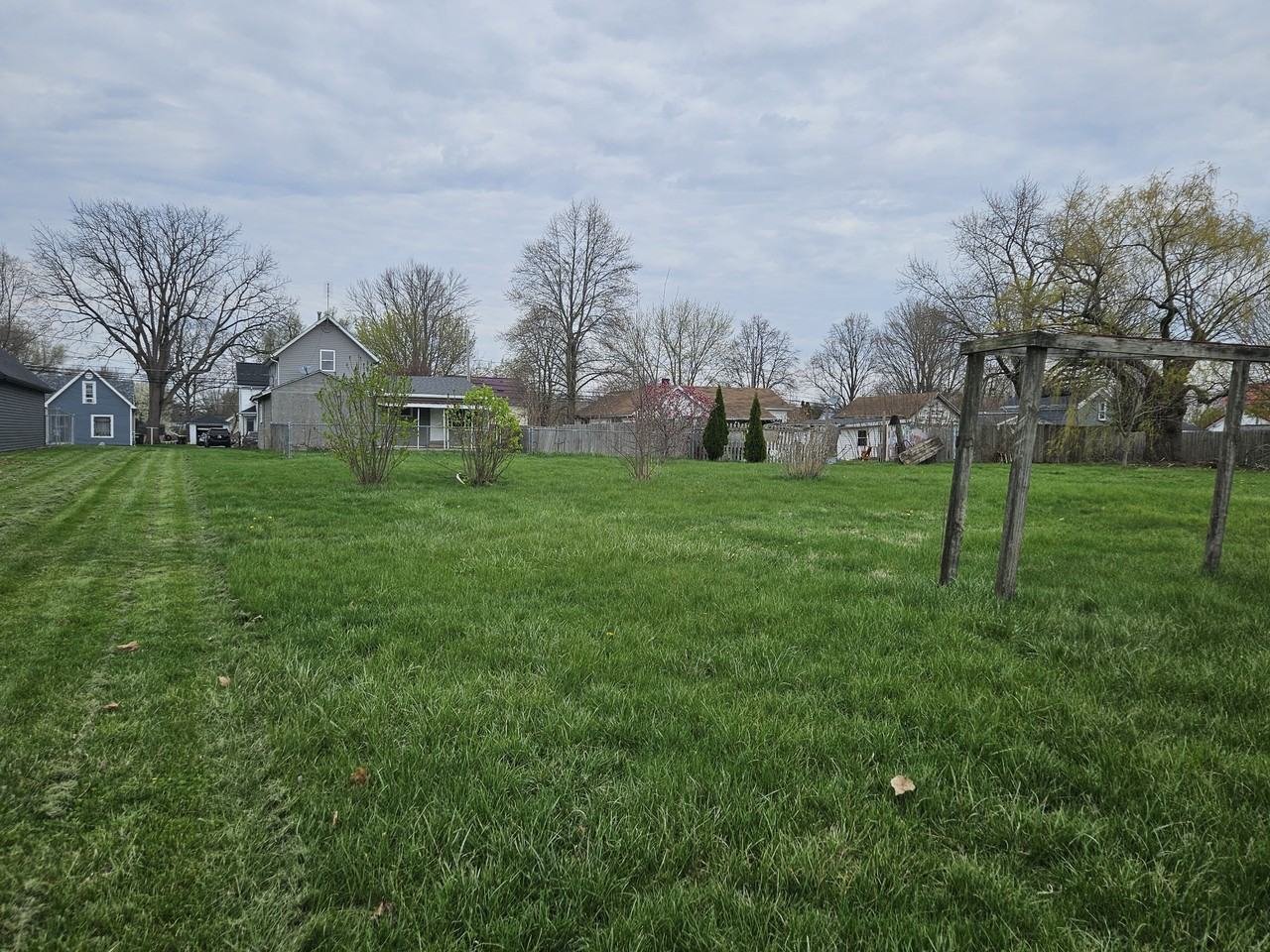 628 Dowling St - Photo 4 of 4