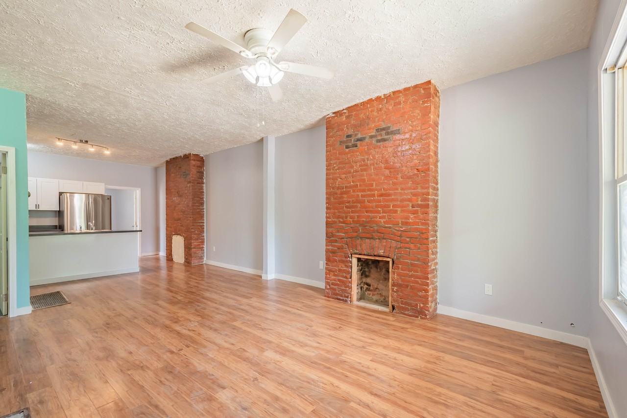 426 Borland St - Photo 2 of 10