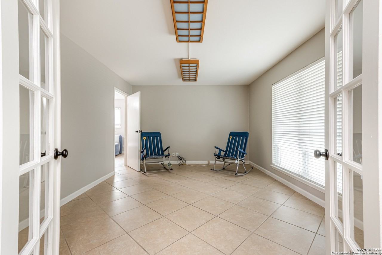 555 Patricia - Photo 6 of 33