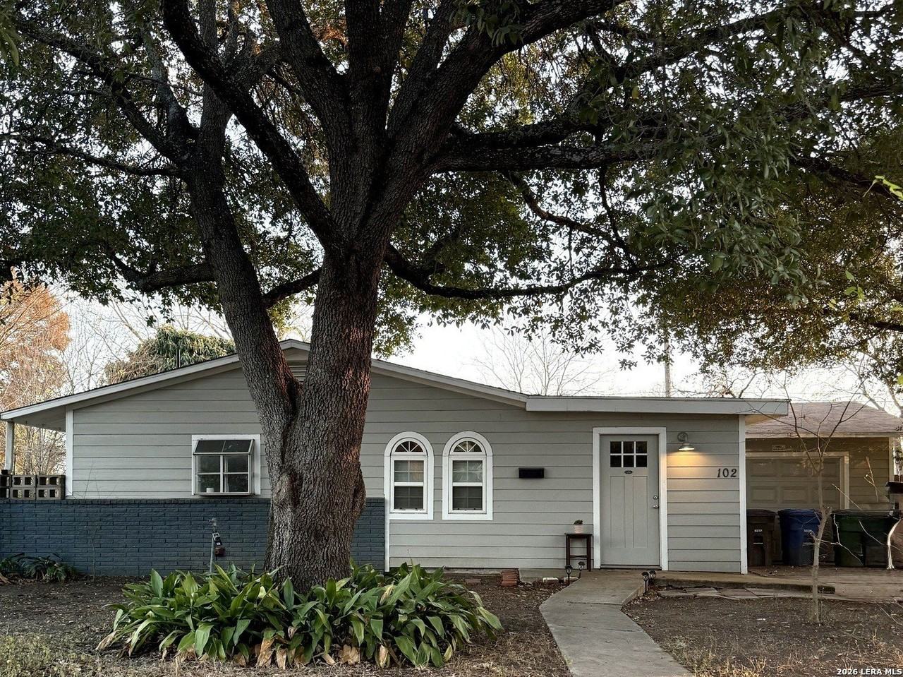 102 Antrim Dr