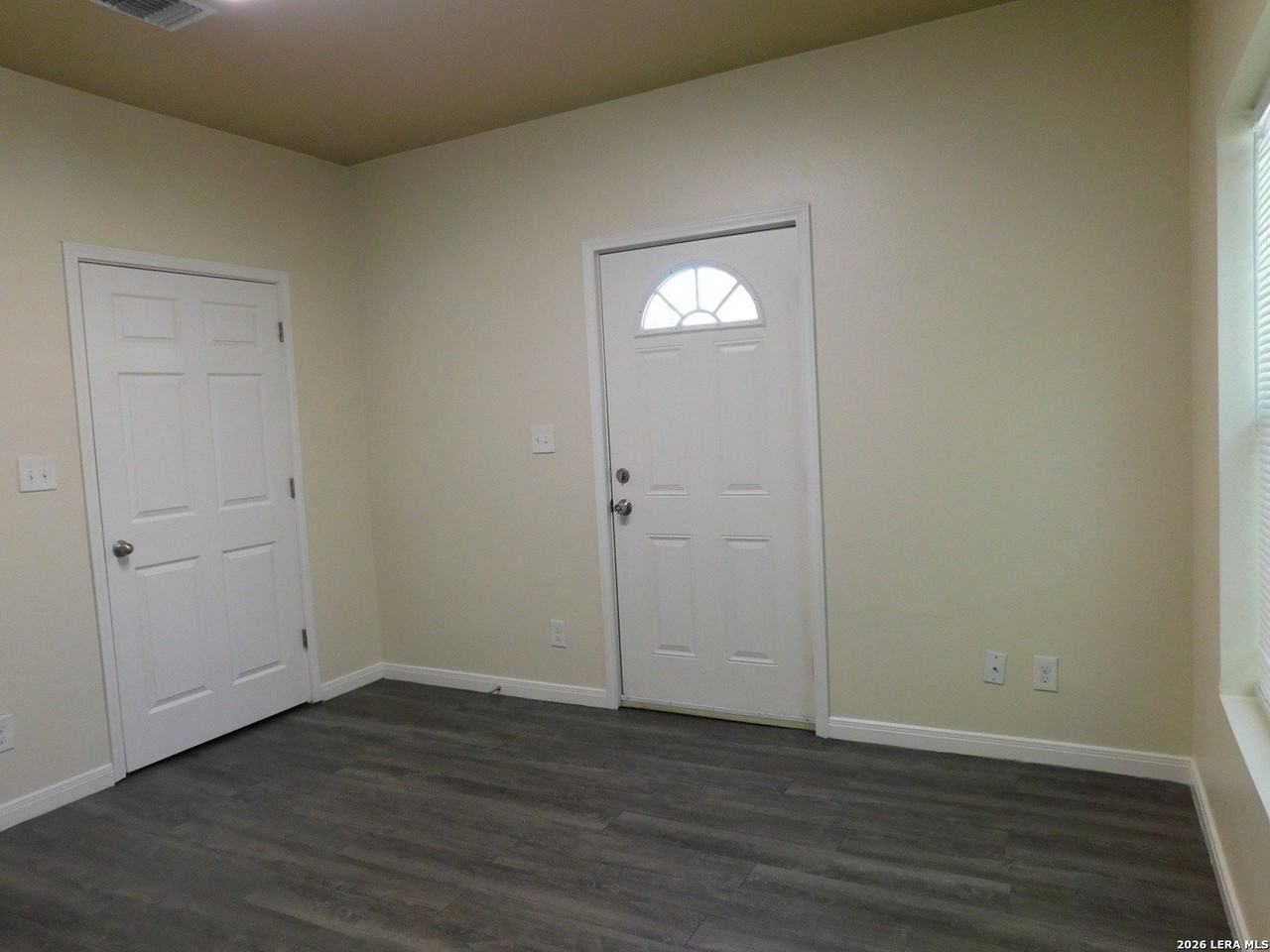 503 E Mitchell St Apt 101 - Photo 4 of 15