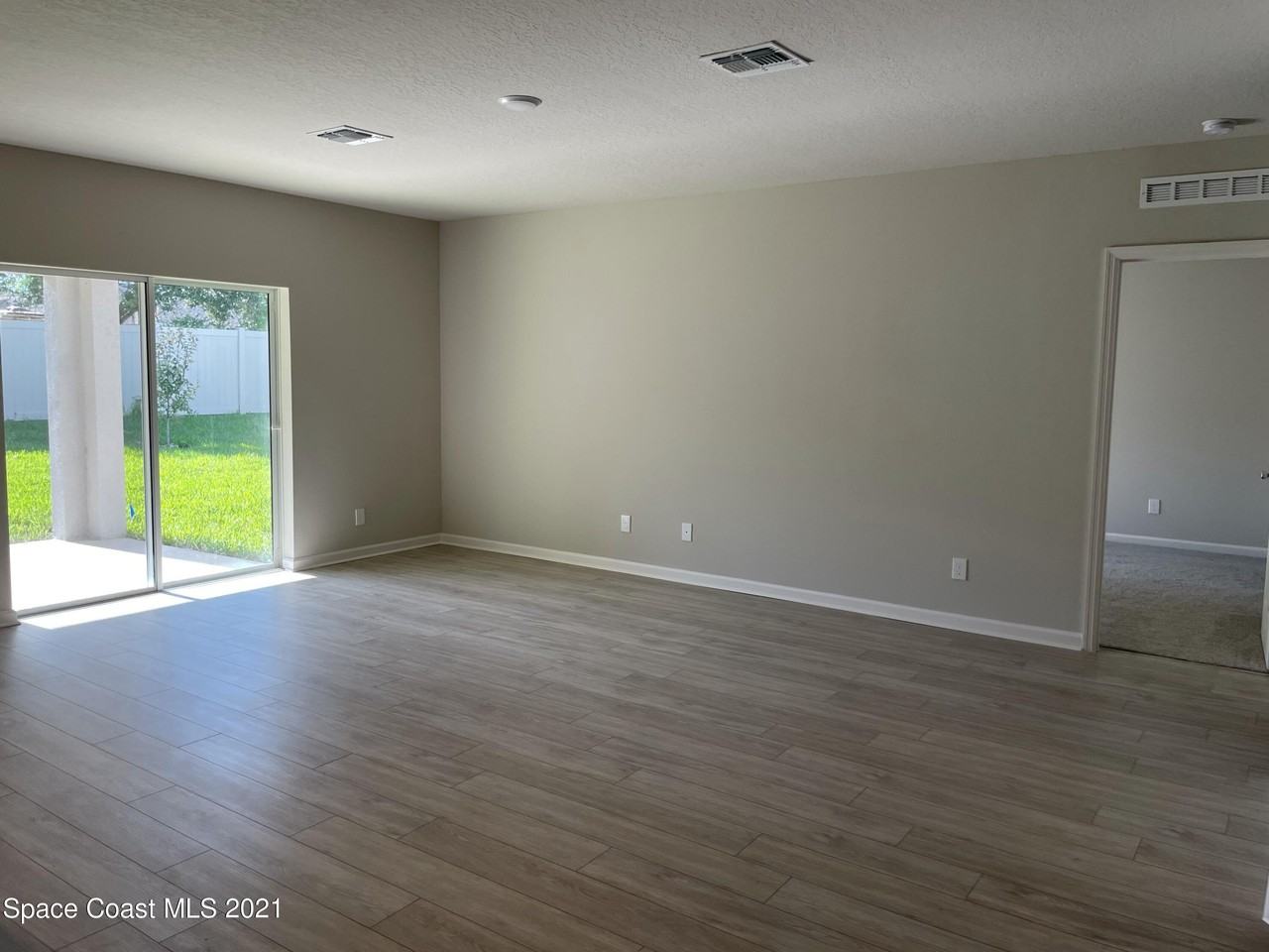 655 Boughton Way - Photo 6 of 26