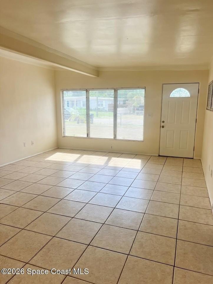 1410 Smith Dr - Photo 3 of 10