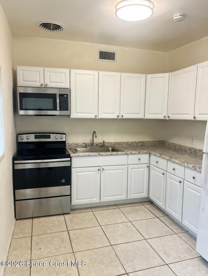 1410 Smith Dr - Photo 5 of 10