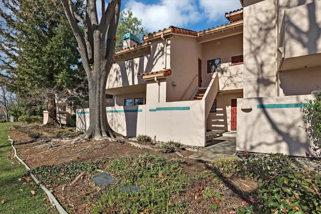 10252 Danube Dr #1 - Photo 6 of 44