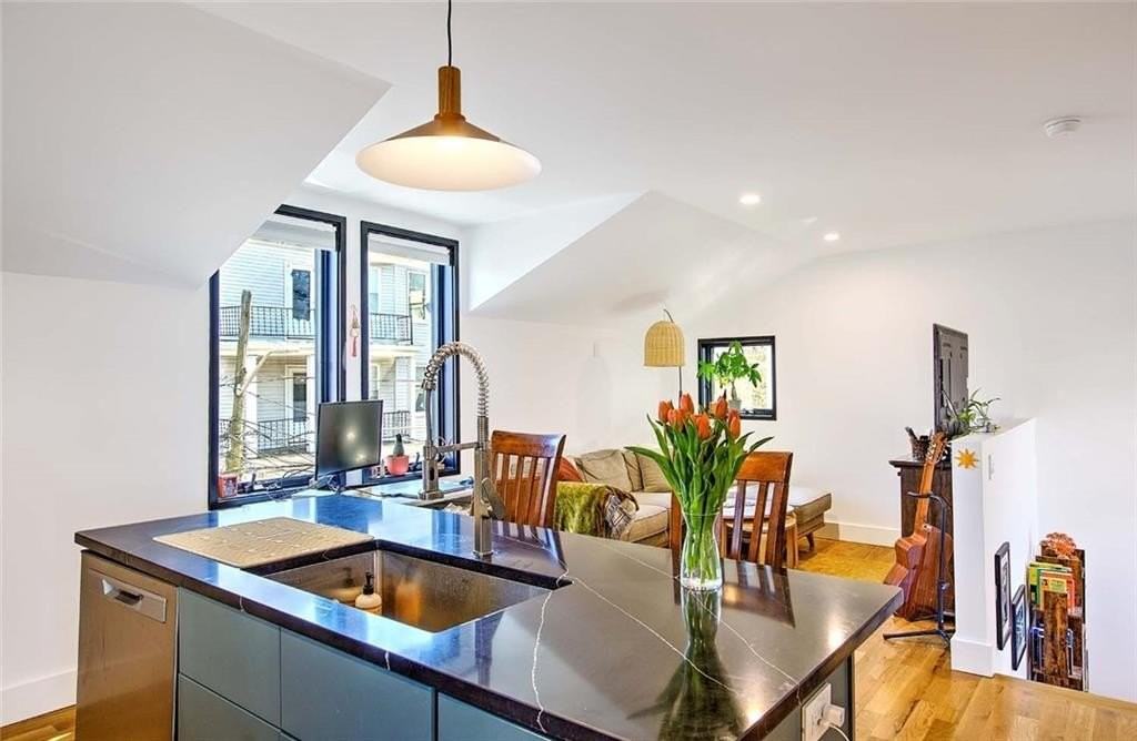 37 Ring St - Photo 7 of 28