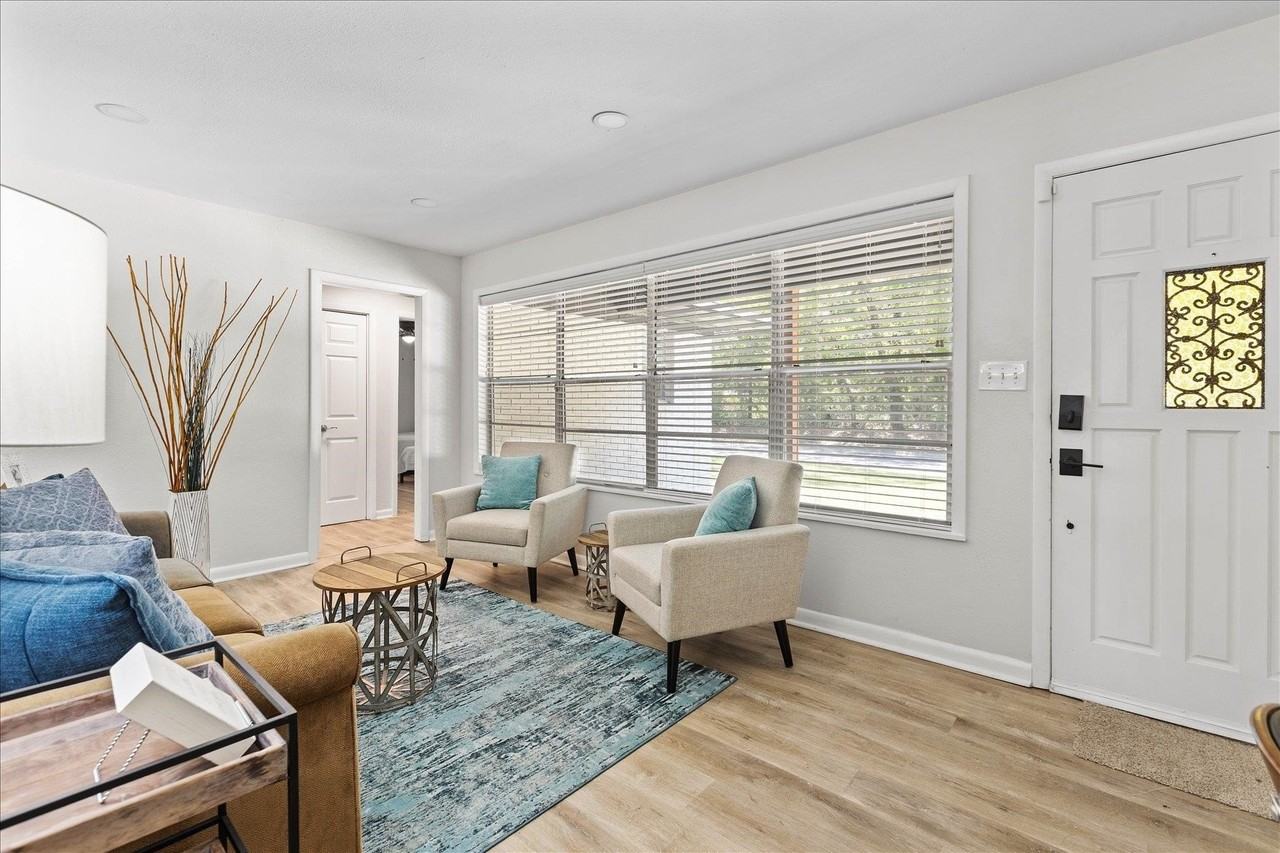 2425 Bruce Ln - Photo 6 of 44