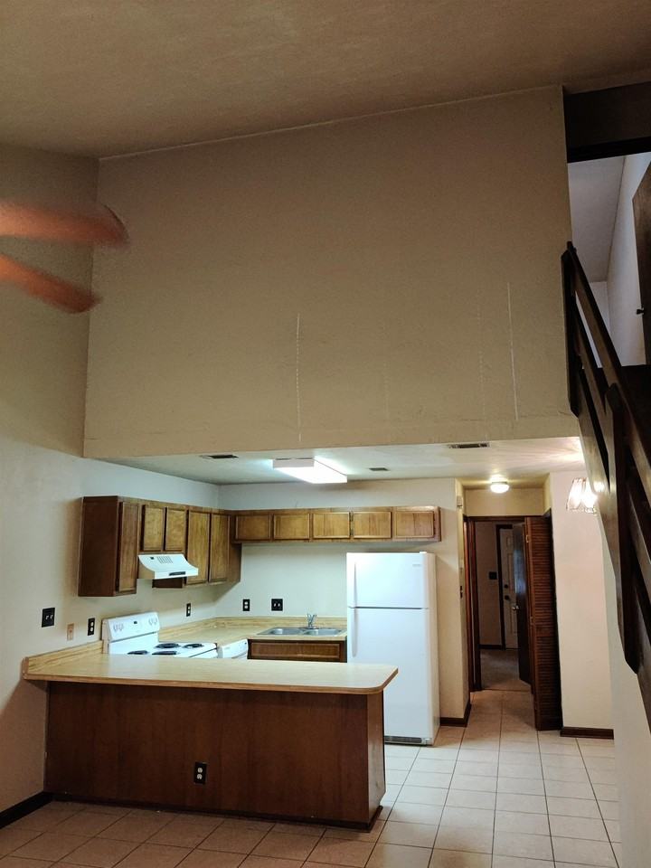 1105 Ocala Rd - Photo 2 of 15