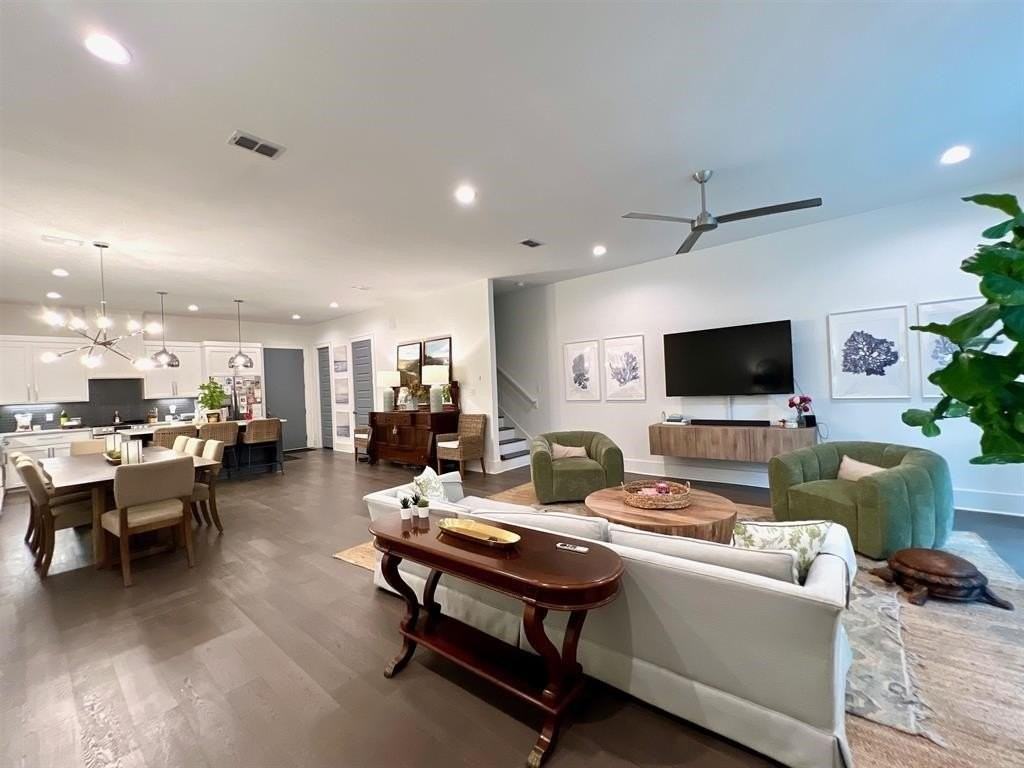 1543 Pine St - Photo 2 of 11