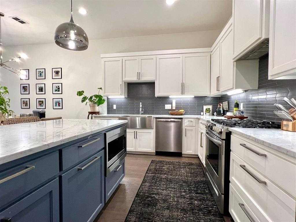 1543 Pine St - Photo 4 of 11