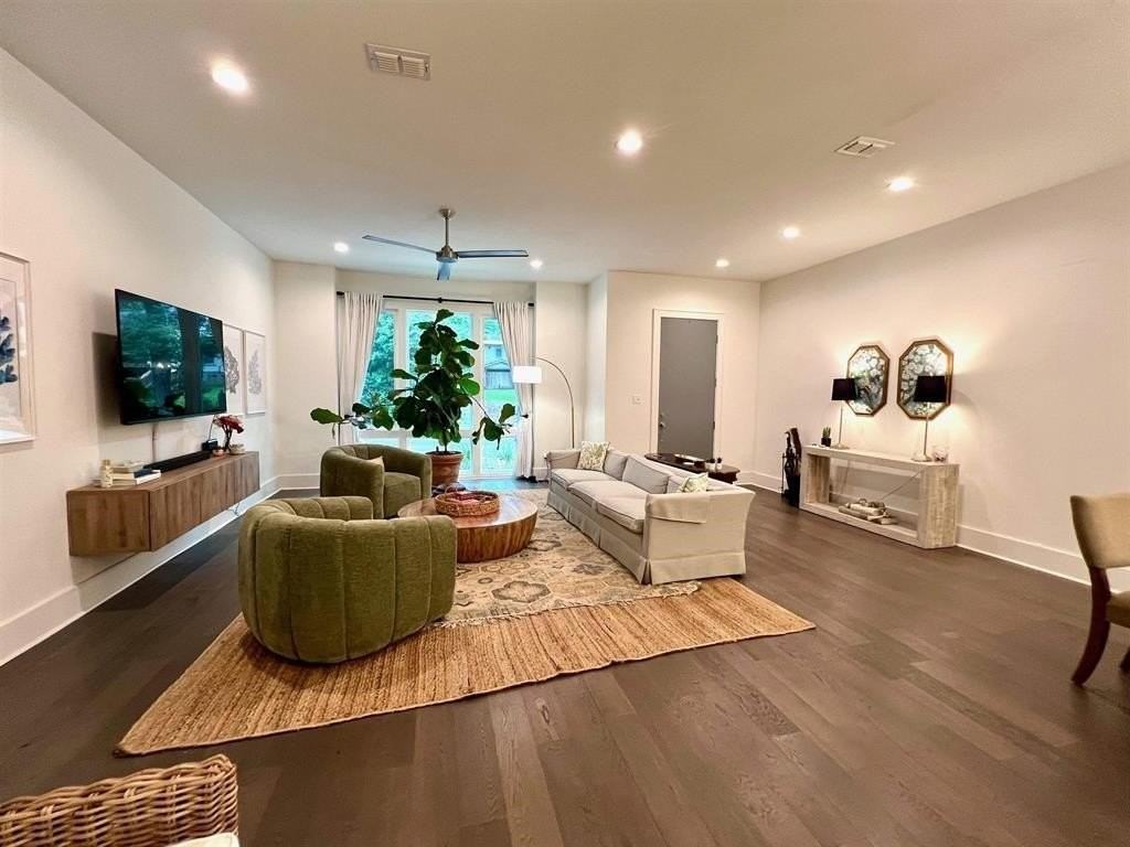 1543 Pine St - Photo 6 of 11