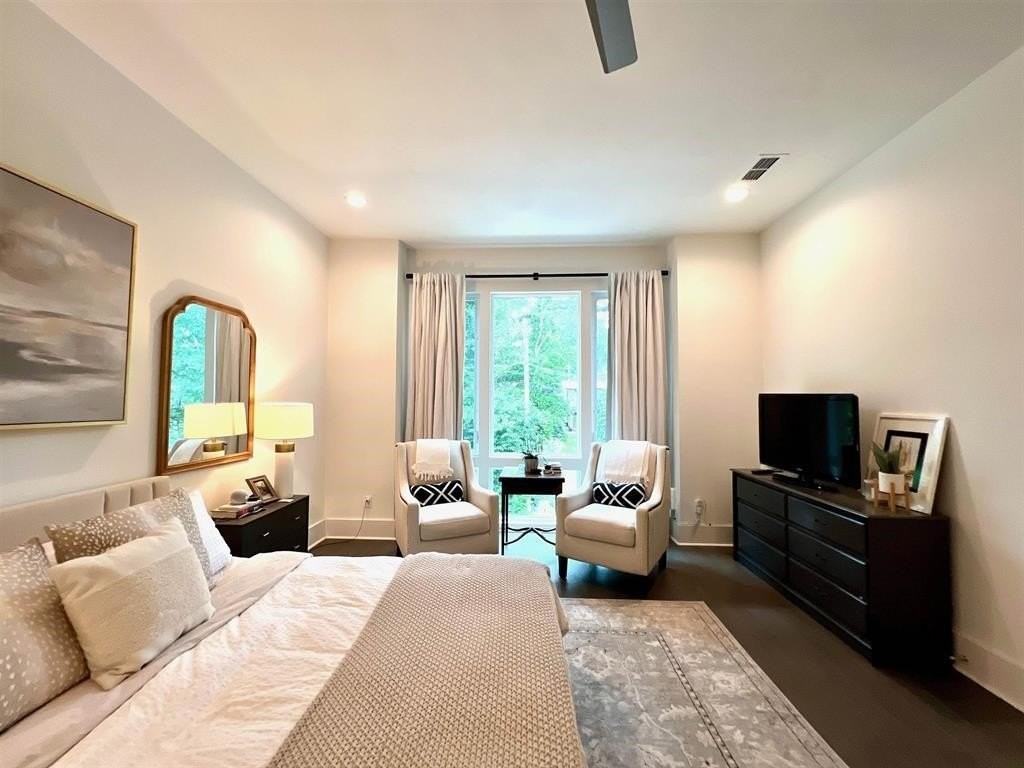 1543 Pine St - Photo 7 of 11