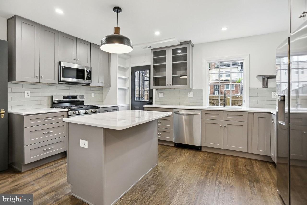 323 34th St Ne - Photo 6 of 28