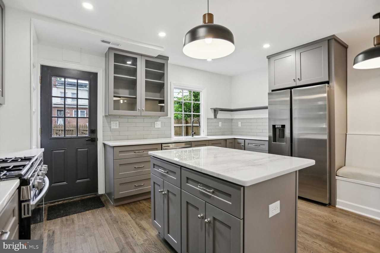 323 34th St Ne - Photo 7 of 28