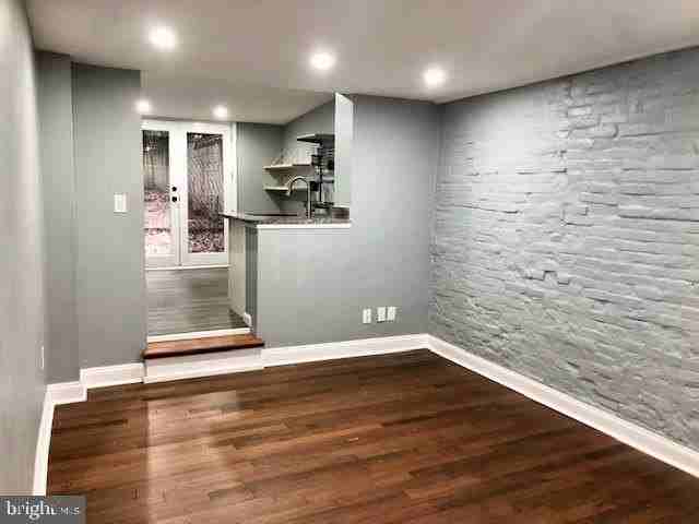 534 Saint Mary St - Photo 2 of 11