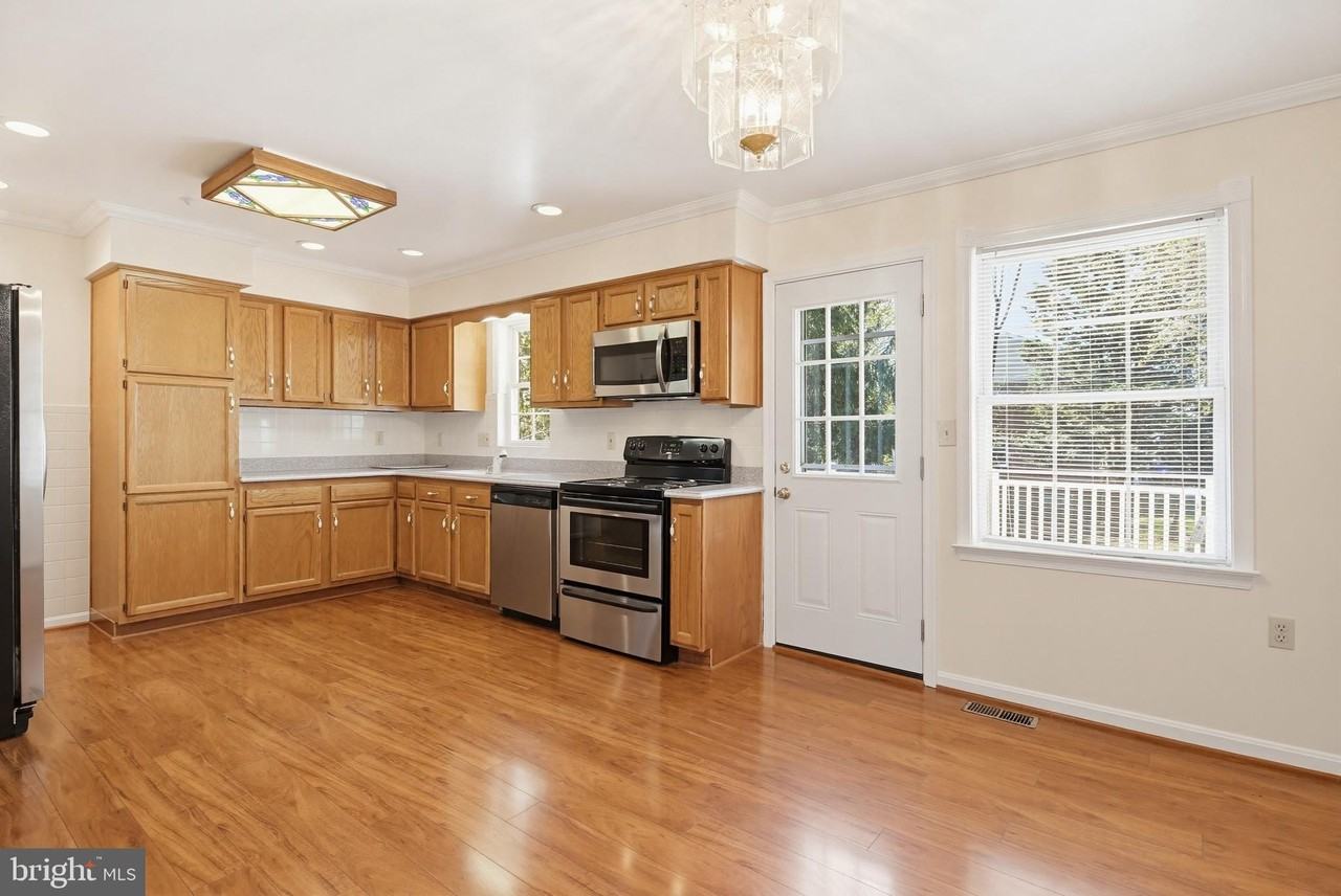 206 N Towne Ct - Photo 5 of 34