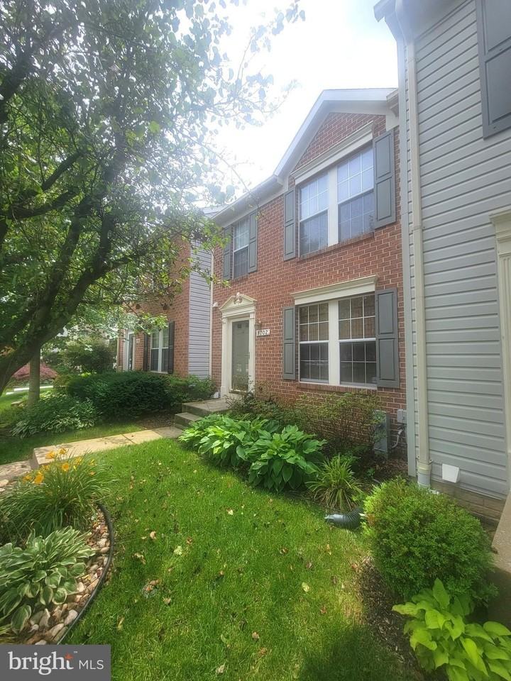 8702 Castlerock Ct - Photo 3 of 50