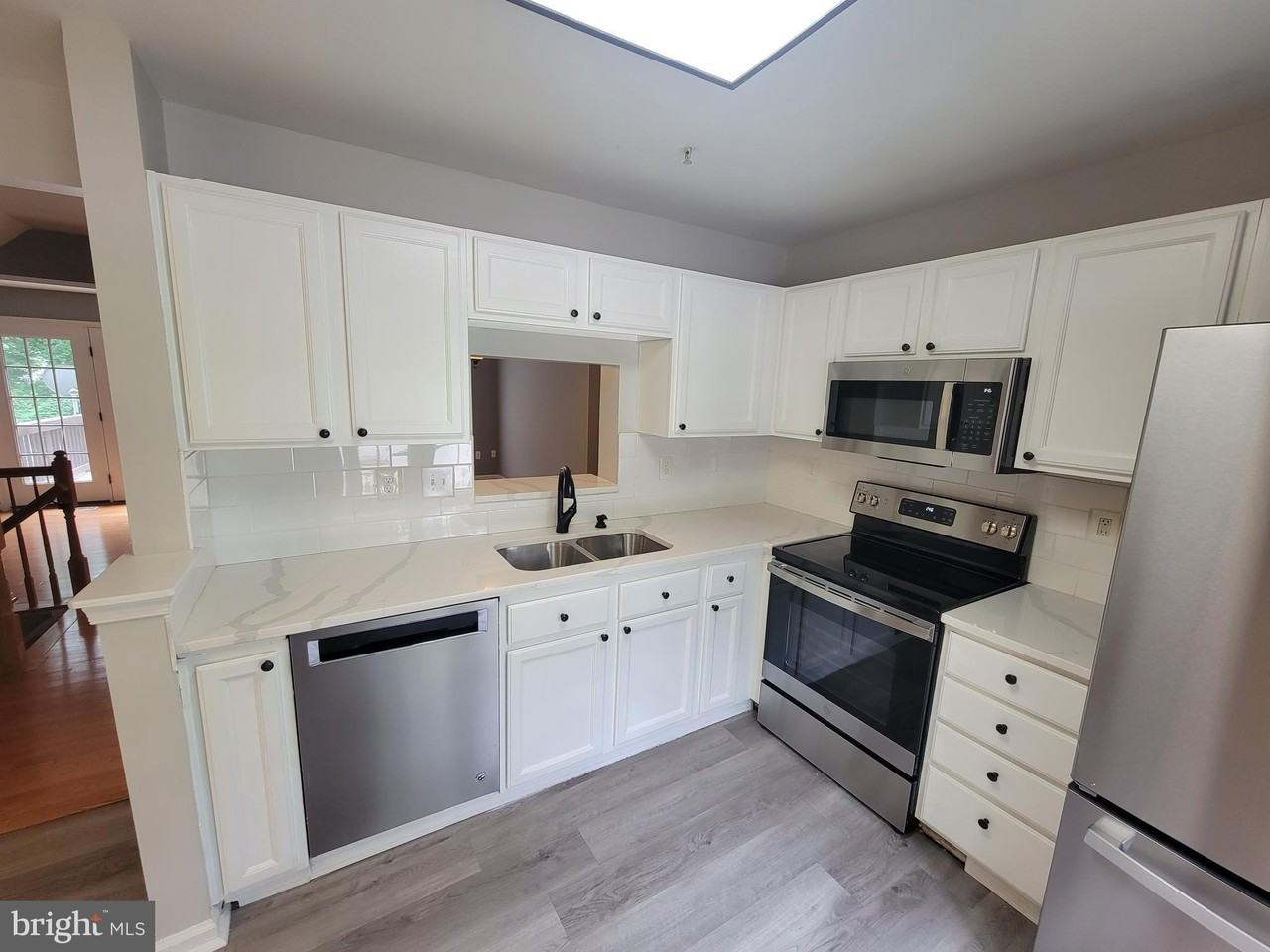 8702 Castlerock Ct - Photo 5 of 50