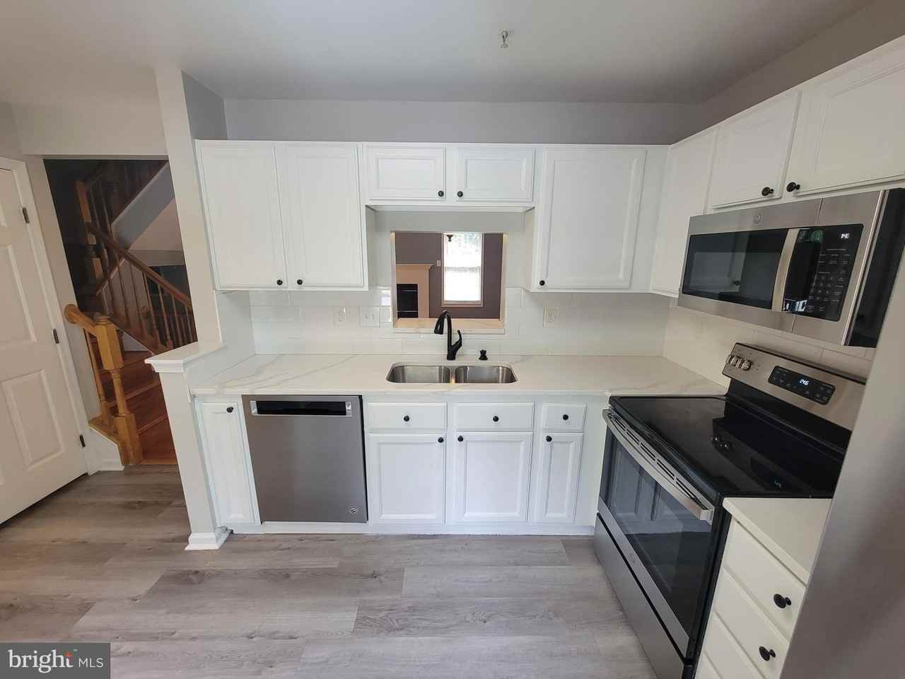 8702 Castlerock Ct - Photo 6 of 50