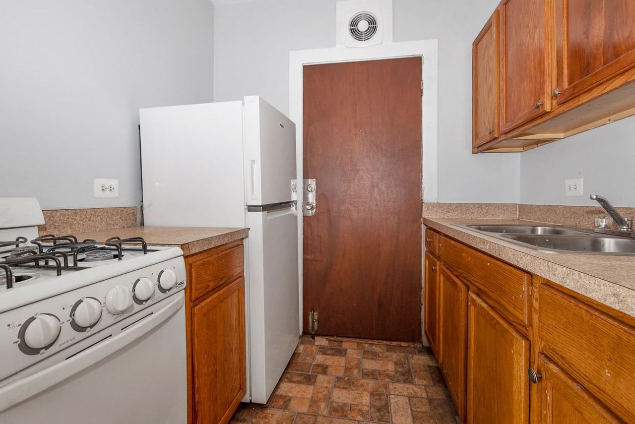 11214-18 S Indiana - Photo 6 of 7