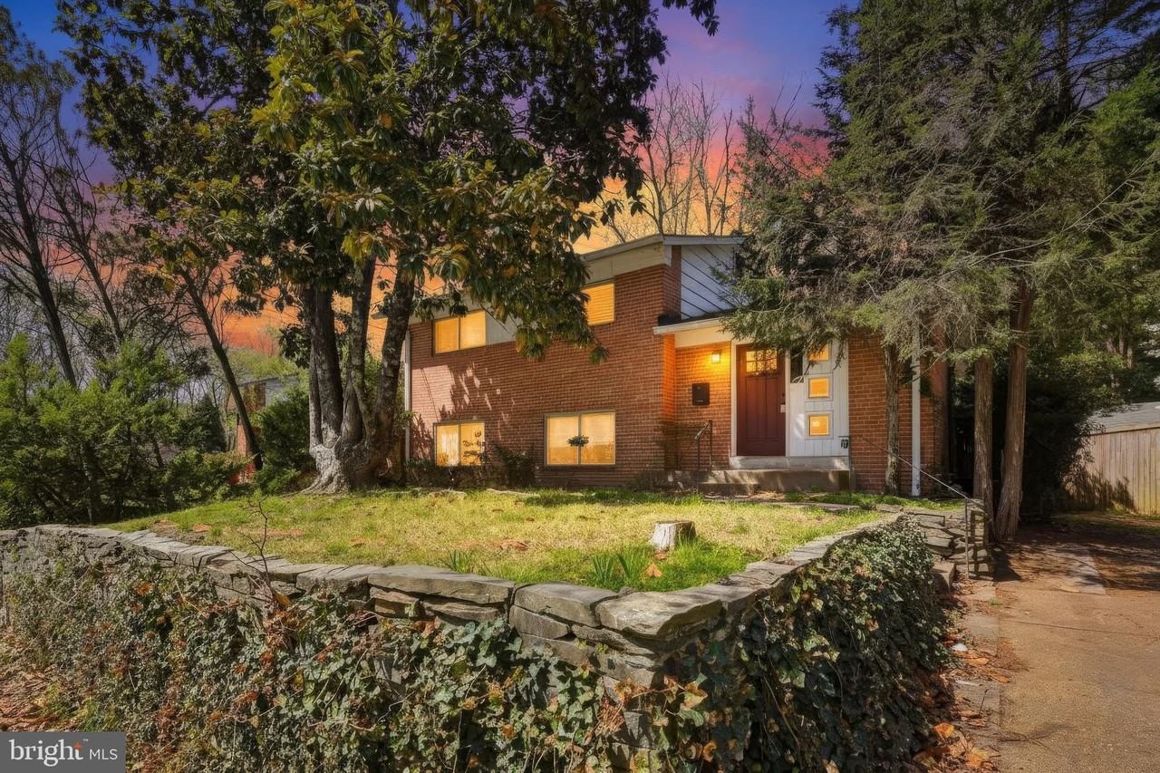 9717 Hedin Dr - Photo 2 of 36