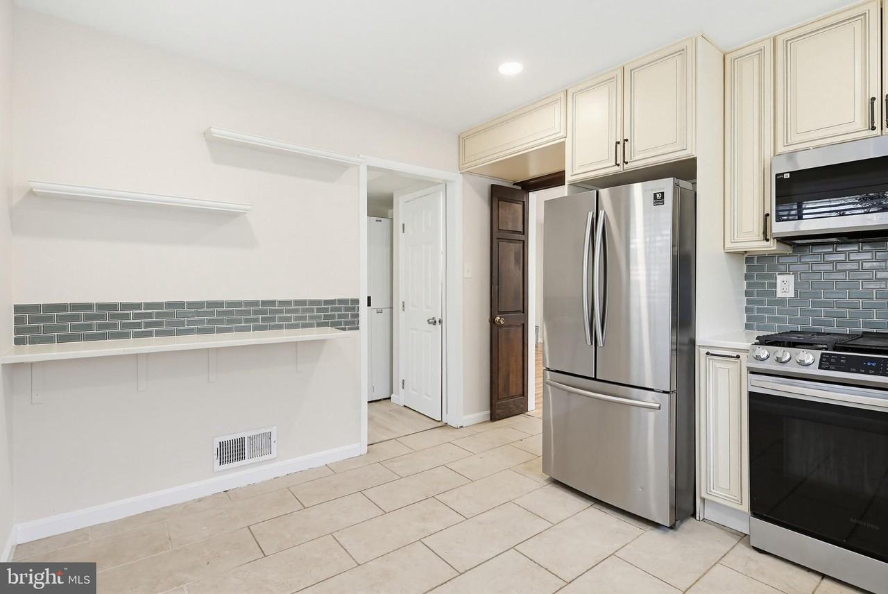 9717 Hedin Dr - Photo 3 of 36