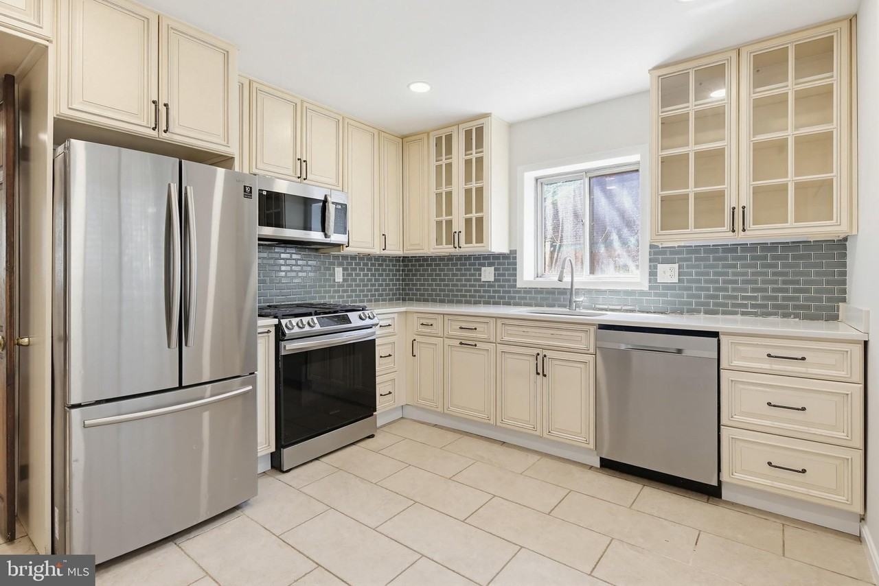 9717 Hedin Dr - Photo 4 of 36