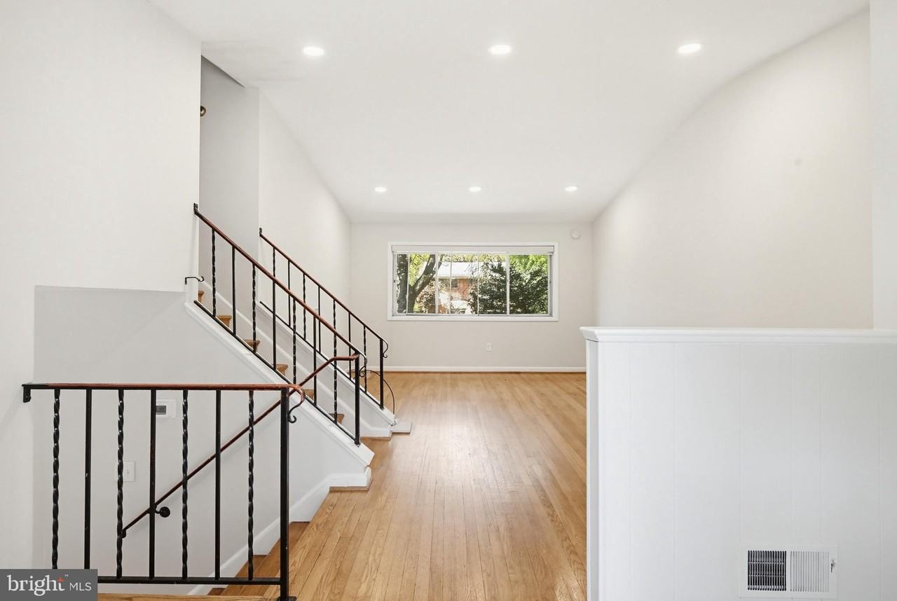 9717 Hedin Dr - Photo 6 of 36