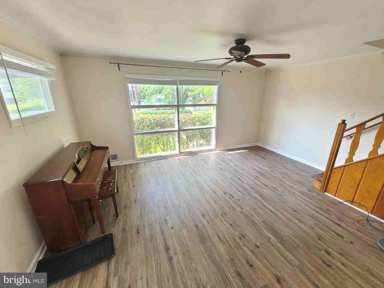 3422 Floral St - Photo 5 of 36