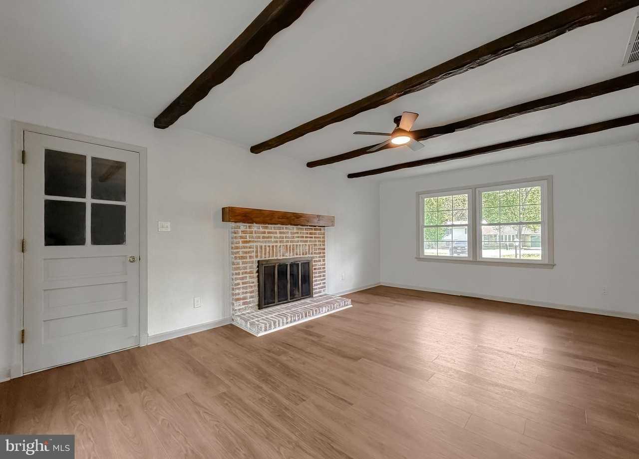 22985 Esperanza Dr - Photo 3 of 32