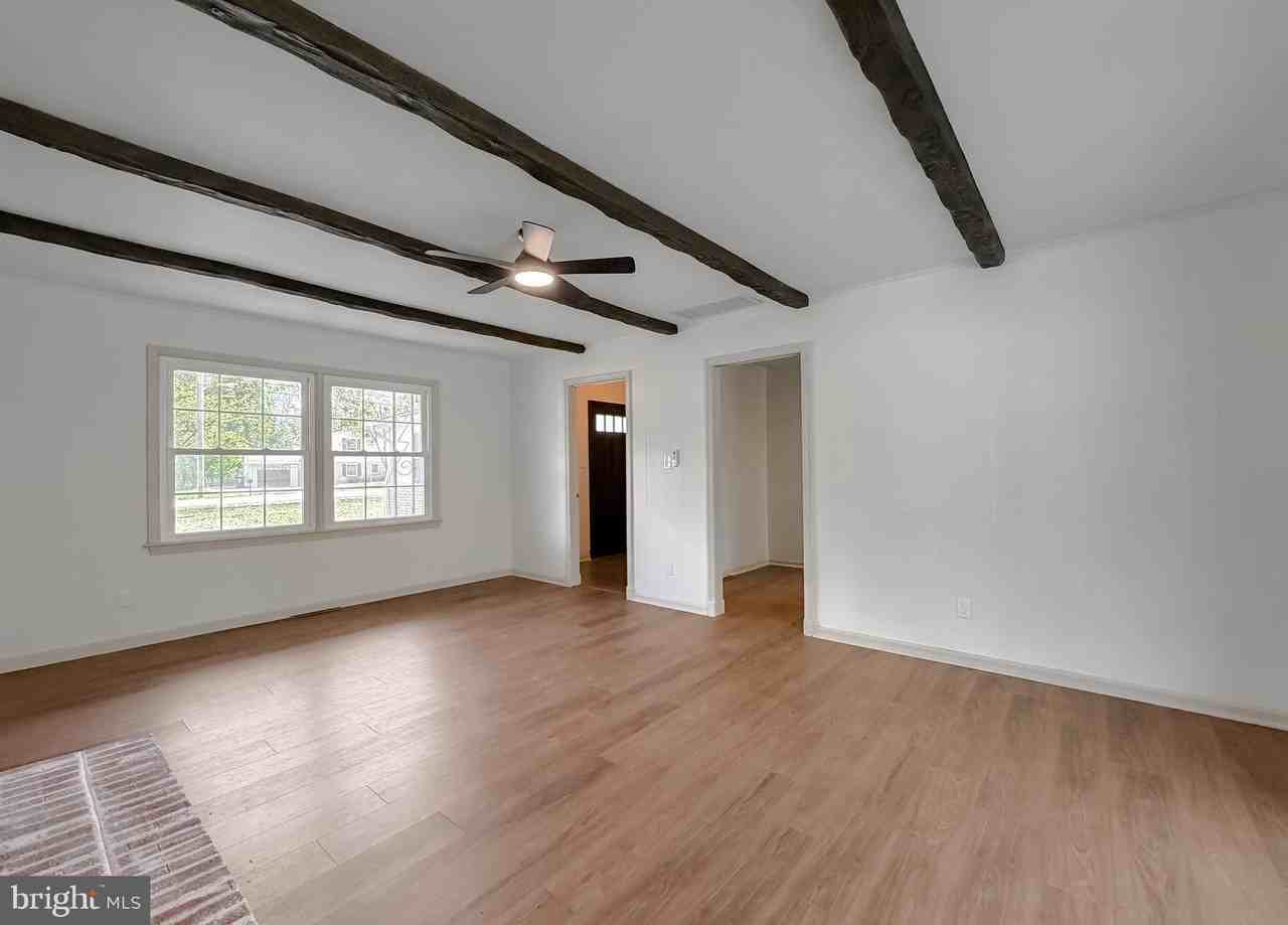 22985 Esperanza Dr - Photo 4 of 32