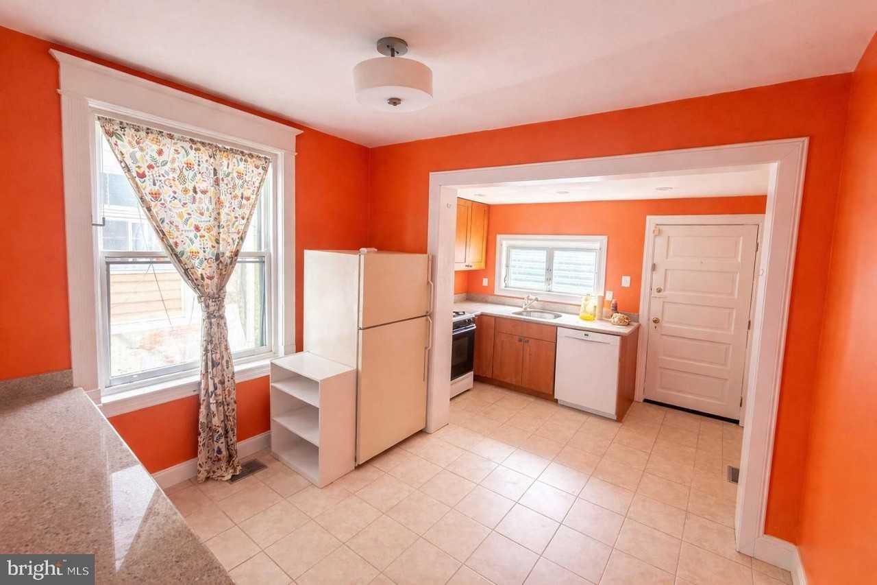 5124 Catharine St - Photo 7 of 17