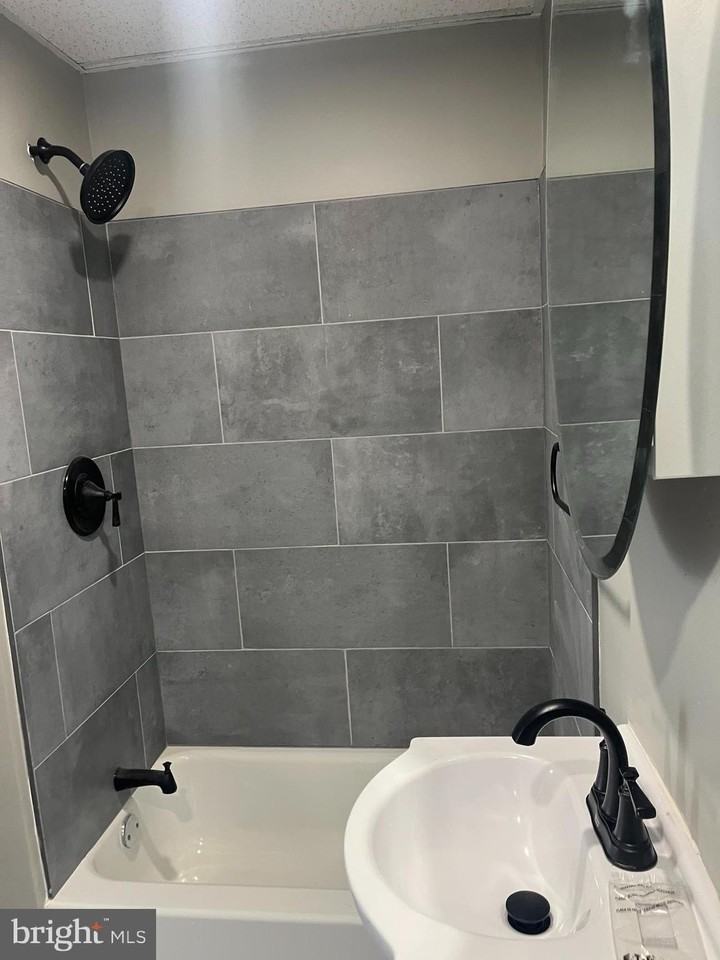 2666 Bridge St 1st Fl - Photo 7 of 25